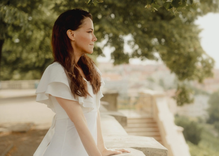 Portrét jazzové zpěvačky Hetty Kate